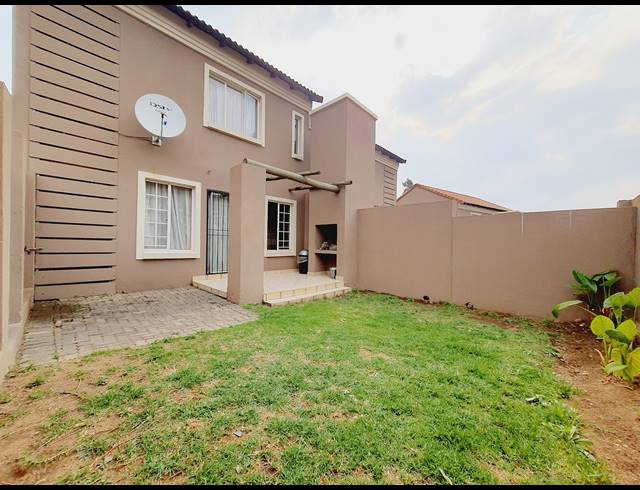 2 BEDROOM TOWNHOUSE FOR SALE IN HALFWAY GARDENS
